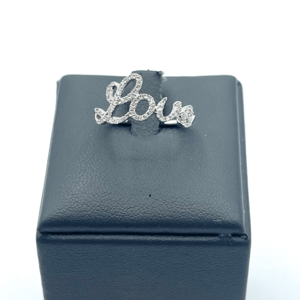 Anello oro bianco e diamanti con scritta love