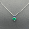 Girocollo oro bianco con cuore smeraldo e zaffiri blu