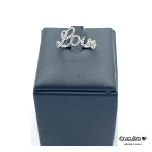 Anello oro bianco e diamanti con scritta love