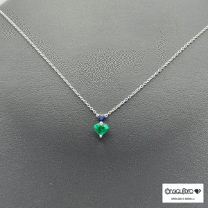 Girocollo oro bianco con cuore smeraldo e zaffiri blu
