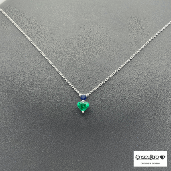 Girocollo oro bianco con cuore smeraldo e zaffiri blu