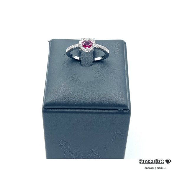 Anello oro bianco diamanti e rubini