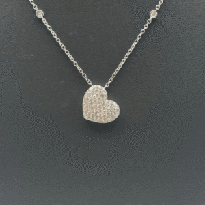 Girocollo in oro bianco con cuore in pavè di diamanti