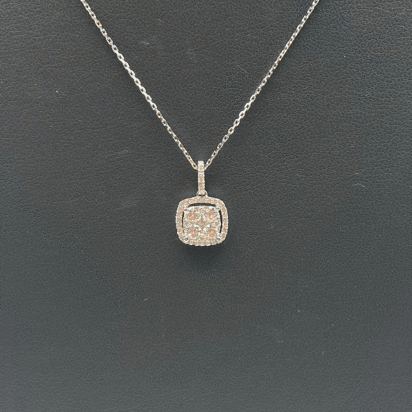 Girocollo in oro bianco con pavè di diamanti