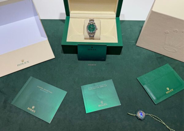 Rolex Oyster Perpetual 31 verde green NUOVO 2024 Dicembre full set con documenti e scatola