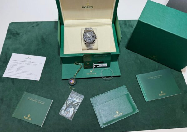 Rolex Sky-Dweller nero NUOVO 2025 full set con documenti e scatola Rolex