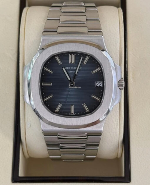 Patek Philippe Nautilus 40mm blue del 2011 excellent condition full set con documenti e scatola Patek