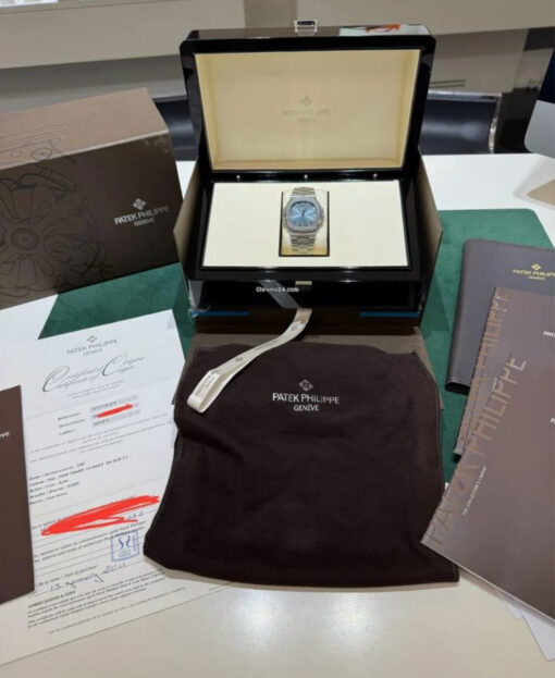 Patek Philippe Nautilus 40mm blue del 2011 excellent condition full set con documenti e scatola Patek - Image 2