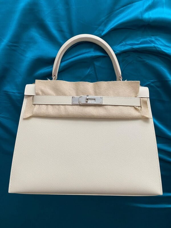 Hermès Kelly 28 sellier veau  pellame epsom NUOVA 2025 Maggio seriale K color Craie panna con hardware palladio