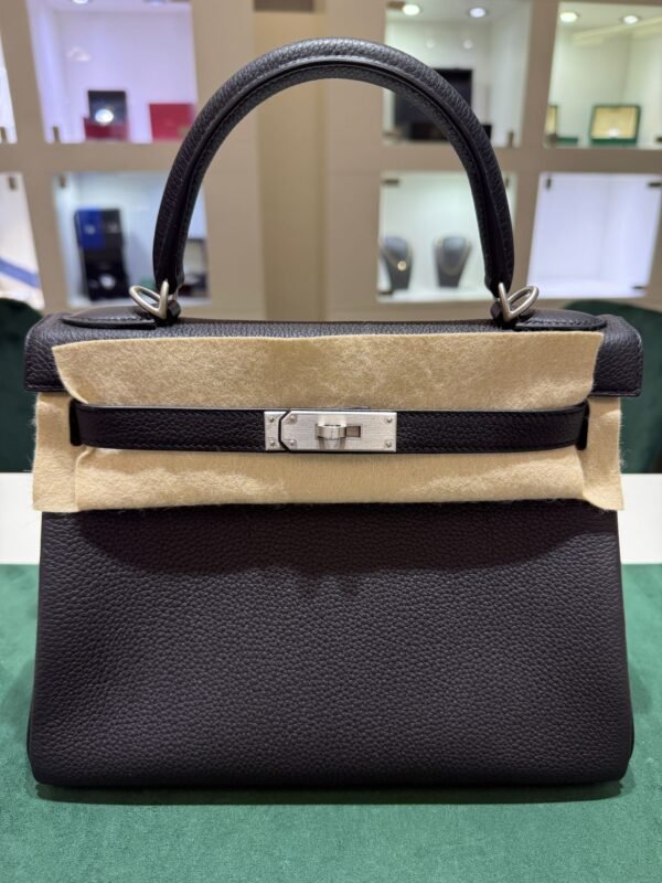 WhatsApp Image 2025-05-19 at 15.33.27 Hermès Kelly 28 retourne veau pellame togo NUOVA 2025 Maggio seriale K color NOIR nero con hardware brusched satinato