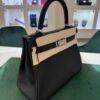 WhatsApp Image 2025-05-19 at 15.33.28-2 Hermès Kelly 28 retourne veau pellame togo NUOVA 2025 Maggio seriale K color NOIR nero con hardware brusched satinato