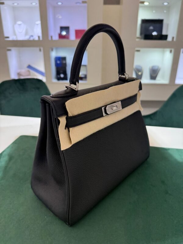 WhatsApp Image 2025-05-19 at 15.33.28-2 Hermès Kelly 28 retourne veau pellame togo NUOVA 2025 Maggio seriale K color NOIR nero con hardware brusched satinato