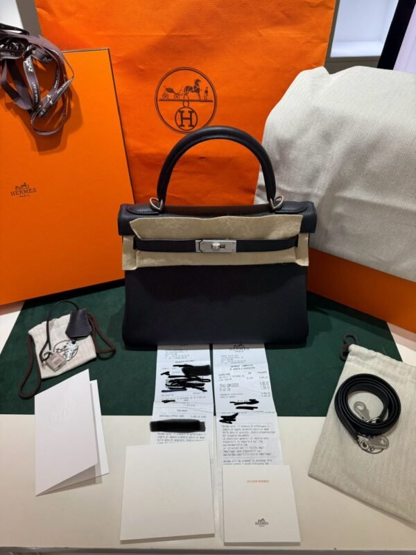 WhatsApp Image 2025-05-19 at 15.33.28 Hermès Kelly 28 retourne veau pellame togo NUOVA 2025 Maggio seriale K color NOIR nero con hardware brusched satinato