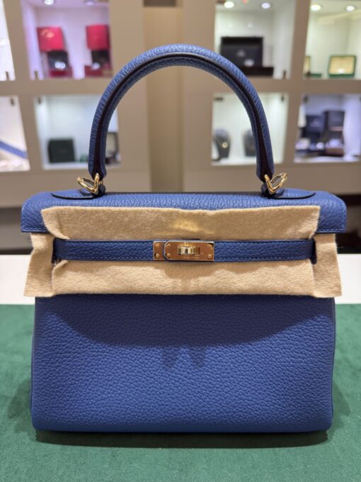 Hermès Kelly 25 retourne veau  pellame togo NUOVA 2025 Aprile seriale K color blue con hardware hardware Permabrass color oro caldo