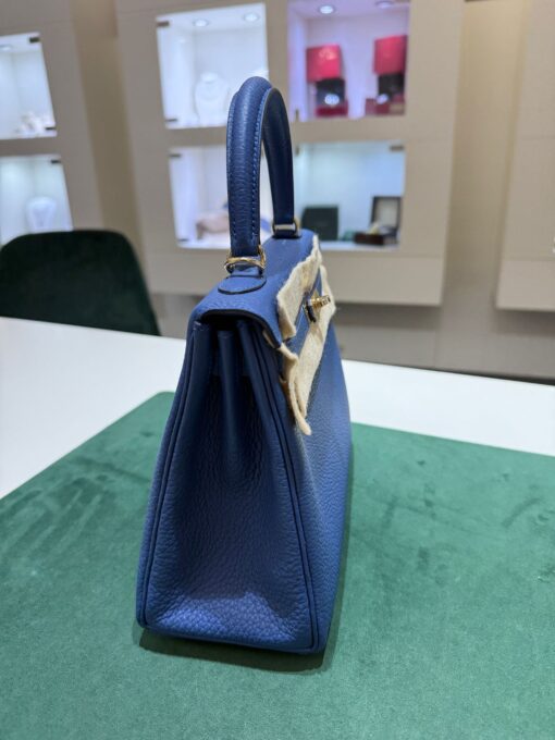 Hermès Kelly 25 retourne veau  pellame togo NUOVA 2025 Aprile seriale K color blue con hardware hardware Permabrass color oro caldo - Image 5