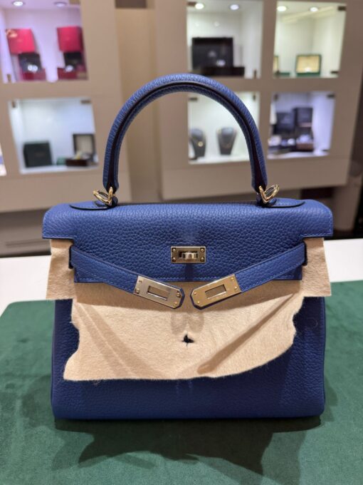 Hermès Kelly 25 retourne veau  pellame togo NUOVA 2025 Aprile seriale K color blue con hardware hardware Permabrass color oro caldo - Image 6