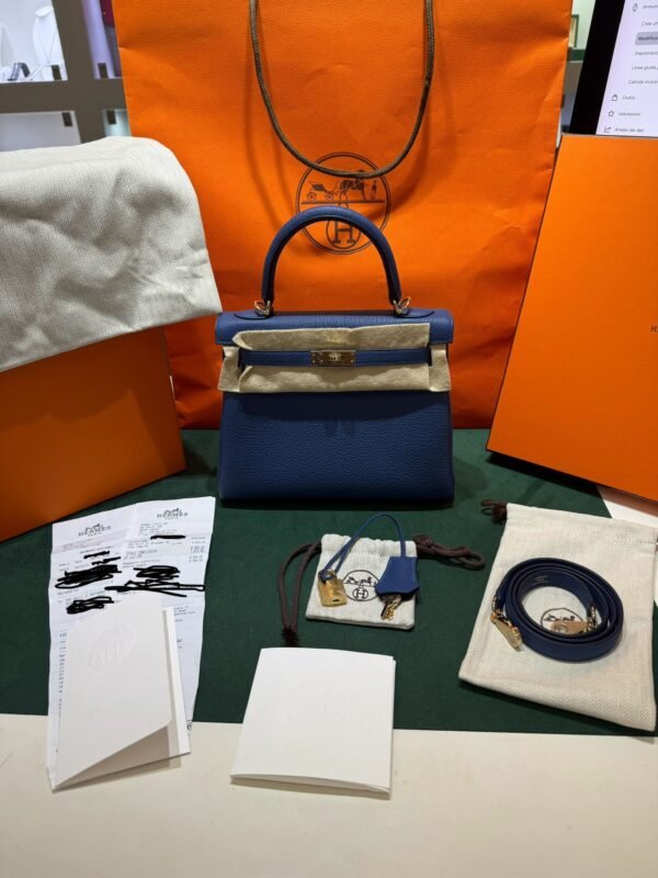 Hermès Kelly 25 retourne veau  pellame togo NUOVA 2025 Aprile seriale K color blue con hardware hardware Permabrass color oro caldo