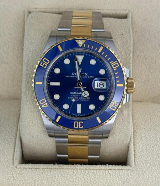 Rolex Submariner Date del 2024 blu acciaio oro full set top condition con documenti e scatola