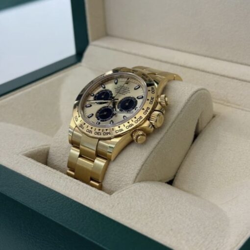 Rolex Daytona Pikachu del 2023 oro giallo full set top condition con documenti e scatola Rolex - Image 3