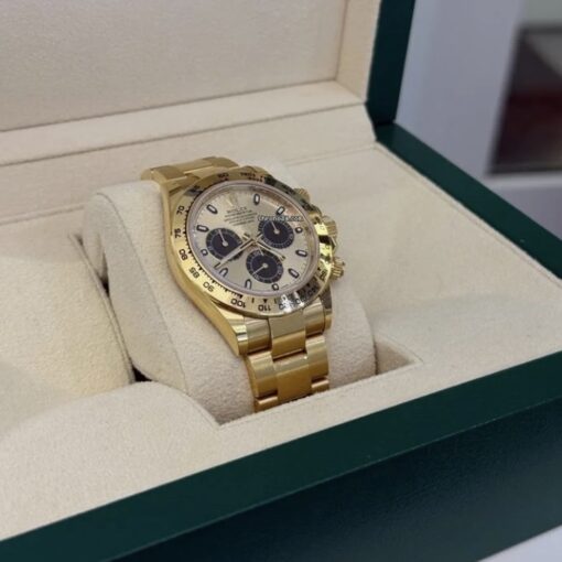 Rolex Daytona Pikachu del 2023 oro giallo full set top condition con documenti e scatola Rolex - Image 4