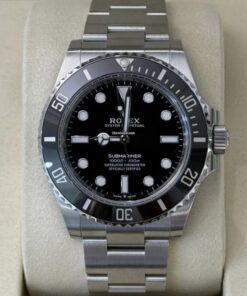Rolex Submariner (No Date) 41mm No-date Black Watch NUOVO 2025 full set con documenti e scatola