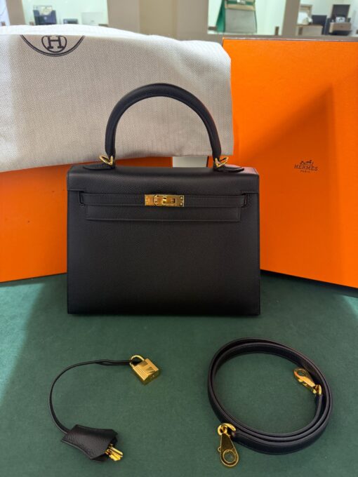 Hermès Kelly 25 sellier veau  pellame Epsom second hand color noir con hardware dorato - Image 2