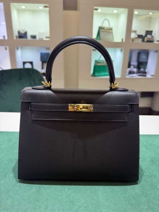 Hermès Kelly 25 sellier veau  pellame Epsom second hand color noir con hardware dorato