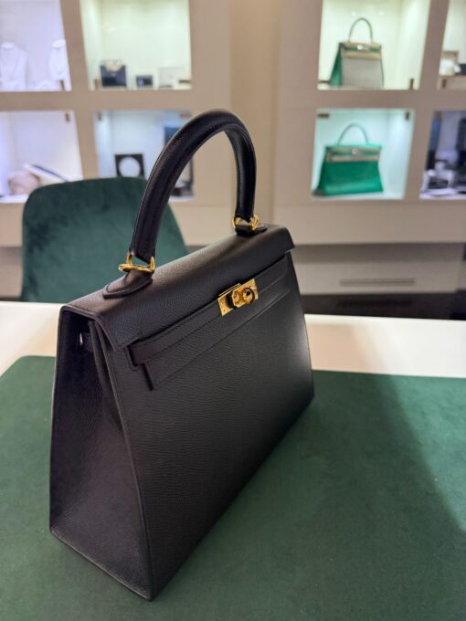 Hermès Kelly 25 sellier veau  pellame Epsom second hand color noir con hardware dorato - Image 4