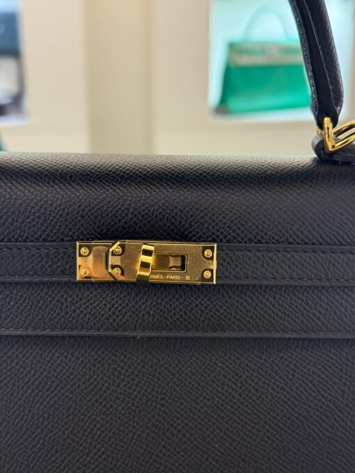 Hermès Kelly 25 sellier veau  pellame Epsom second hand color noir con hardware dorato - Image 7