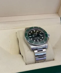 Alternative view of Rolex Submariner Date Hulk del 2018 full set top condition con documenti e scatola Rolex