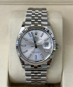 Rolex Datejust 36 NUOVO 2025 Agosto Jubilee quadrante argentè full stickers full set documenti