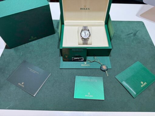 Rolex Datejust 36 NUOVO 2025 Agosto Jubilee quadrante argentè full stickers full set documenti - Image 2