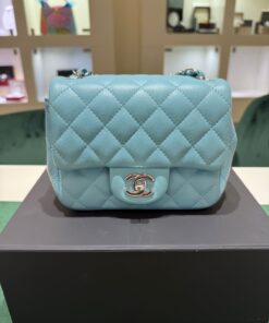 Alternative view of Chanel classica mini squared 17 NUOVA fine 2024 quadrata misura 17 x 13