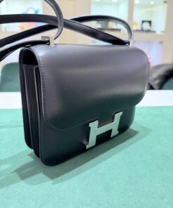 Alternative view of Sac Costance Mini 18 mirro NUOVA 2025 Ottobre pellame veau box ( box calf) hardware palladio color noir nero