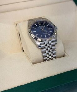 Alternative view of Rolex Datejust 41 quadrante blu indici del 2019 full set top condition con documenti e scatola