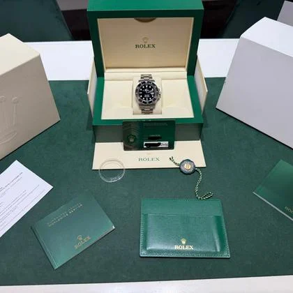 Rolex Submariner Date 41mm del 2021 Italia full set excellent condition con documenti e scatola - Image 4