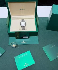 Alternative view of Rolex Datejust 36 NUOVO Jubilee 2025 quadrante Argentè con diamanti ore 6 e 9 full set