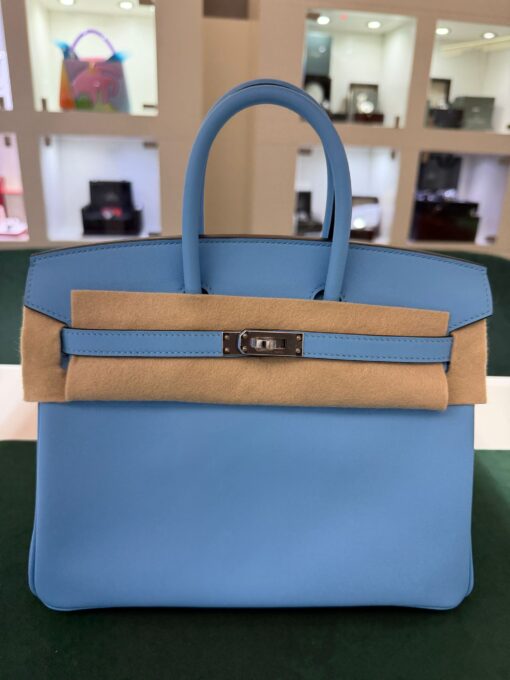 Hermès Birkin 25 veau swift celeste 7n stampa K NUOVA Settembre 2025 Il colore 7N Céleste di Hermès è un azzurro chiaro pastello