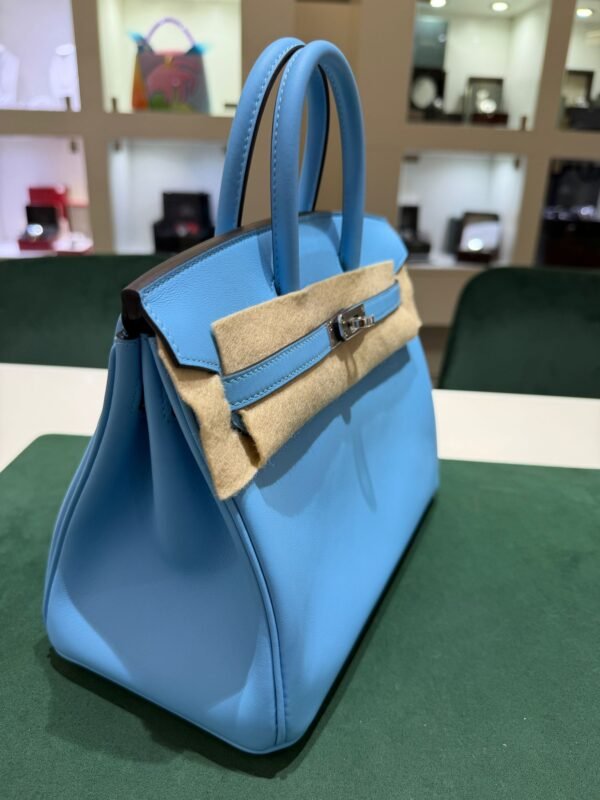Hermès Birkin 25 veau swift celeste 7n stampa K NUOVA Settembre 2025 Il colore 7N Céleste di Hermès è un azzurro chiaro pastello