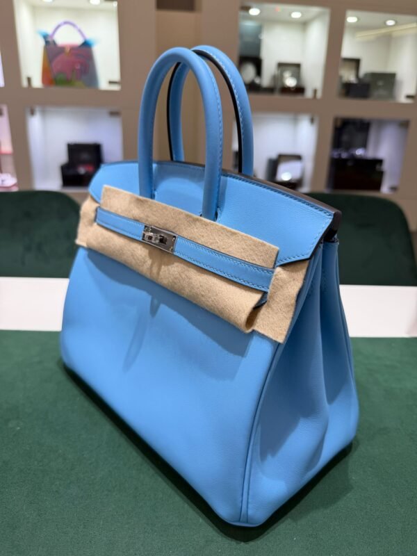 Hermès Birkin 25 veau swift celeste 7n stampa K NUOVA Settembre 2025 Il colore 7N Céleste di Hermès è un azzurro chiaro pastello