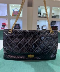 Chanel 2.55 Maxi jumbo in vernice nera. Completa di carta di autenticità e dustbag