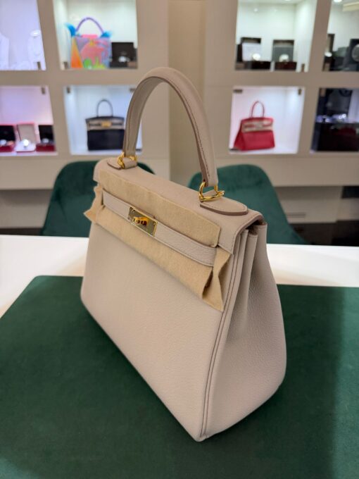Hermès Kelly 28 retourne veau  pellame togo NUOVA 2025  Settembre seriale W color Beton ( cemento ) con hardware dorato - Image 4