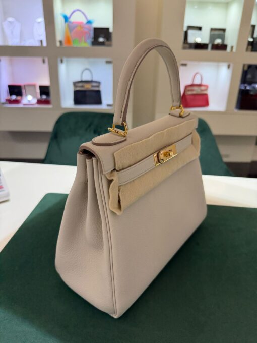 Hermès Kelly 28 retourne veau  pellame togo NUOVA 2025  Settembre seriale W color Beton ( cemento ) con hardware dorato - Image 5