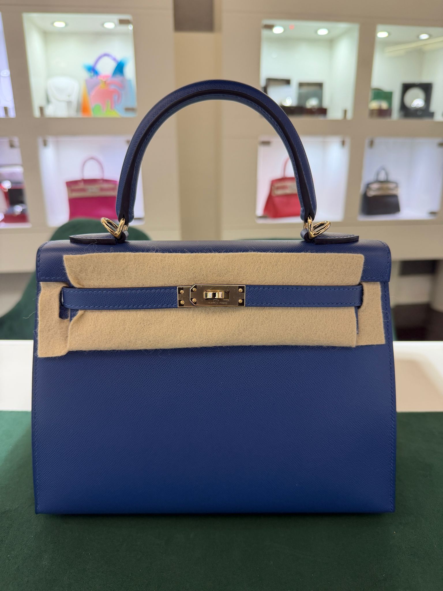 Hermès Kelly 25 sellier Nuova 2025 Settembre stampa K in pelle Blu madame P5 con hardware dorato con tutti gli adesivi di protezione dell’imballaggio e dell’hardware.