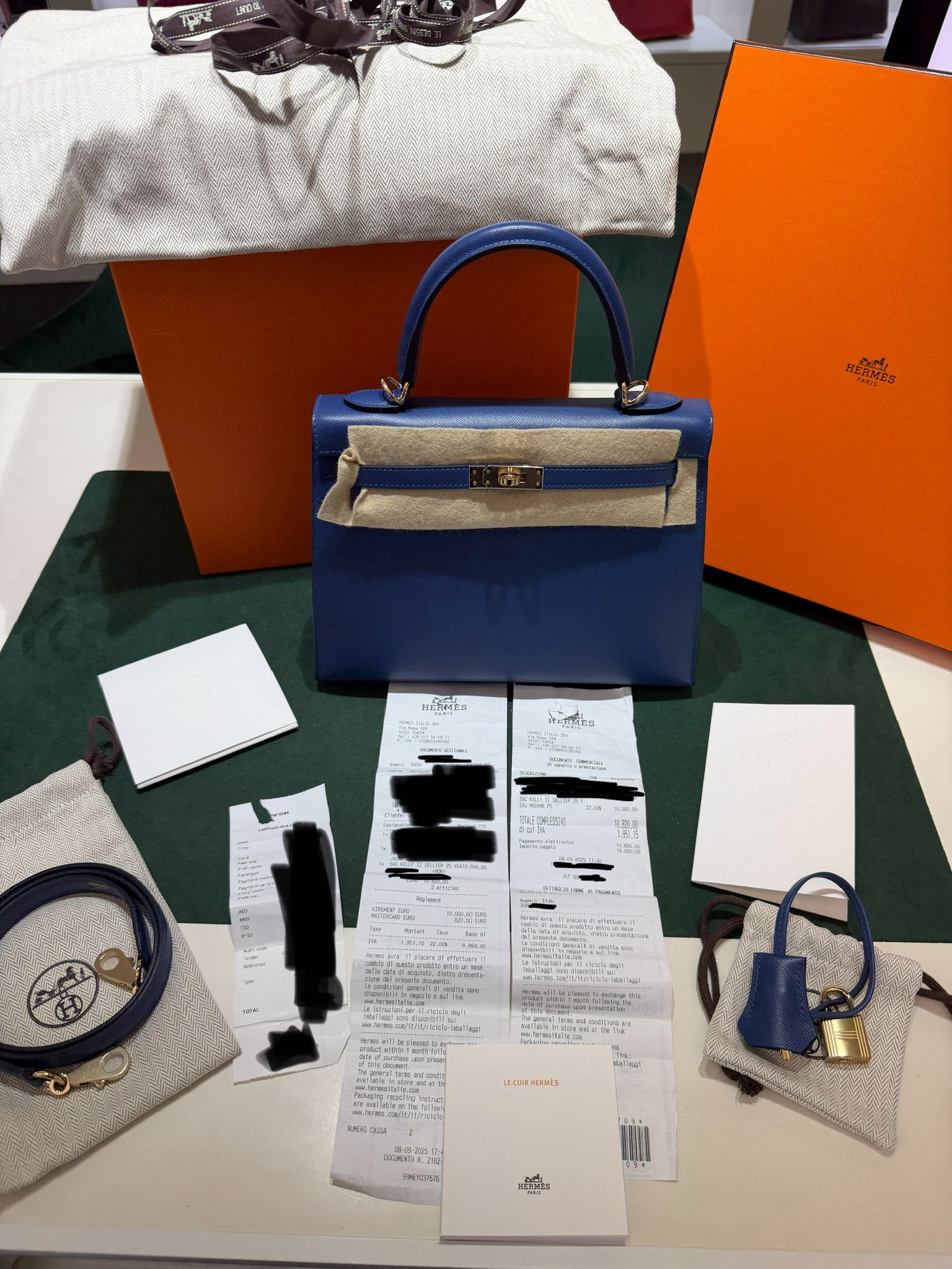 Hermès Kelly 25 sellier Nuova 2025 Settembre stampa K in pelle Blu madame P5 con hardware dorato con tutti gli adesivi di protezione dell’imballaggio e dell’hardware. - Image 3