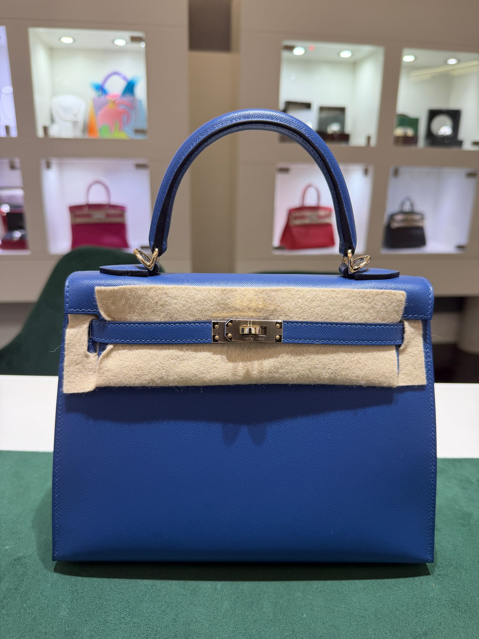 Hermès Kelly 25 sellier Nuova 2025 Settembre stampa K in pelle Blu madame P5 con hardware dorato con tutti gli adesivi di protezione dell’imballaggio e dell’hardware. - Image 5