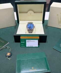 Alternative view of Rolex Oyster Perpetual 39 39mm Blu del 2016 Italia full set excellent condition con documenti