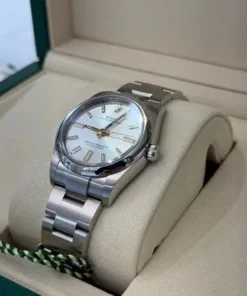 Alternative view of Rolex Oyster Perpetual 34 NUOVO new model 2025 argentè full set con documenti e scatola