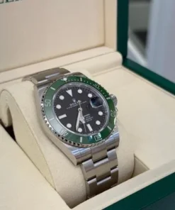 Alternative view of Rolex Submariner Date NUOVO 2025 Ottobre Italia Starbucks full set con documenti e scatola