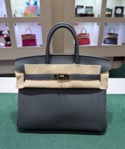 Alternative view of Hermès Kelly 25 sellier Nuova 2025 Ottobre stampa K in pelle epsom sellier colore Q0 vert mangrove con hardware palladio